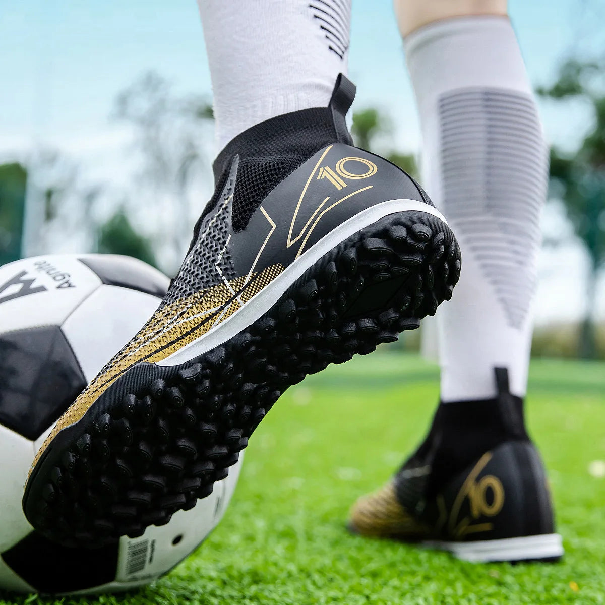 Short Spike Cleats New Competition Level Football Shoes for Men and Women Universal Professional Game Training Sports Shoes